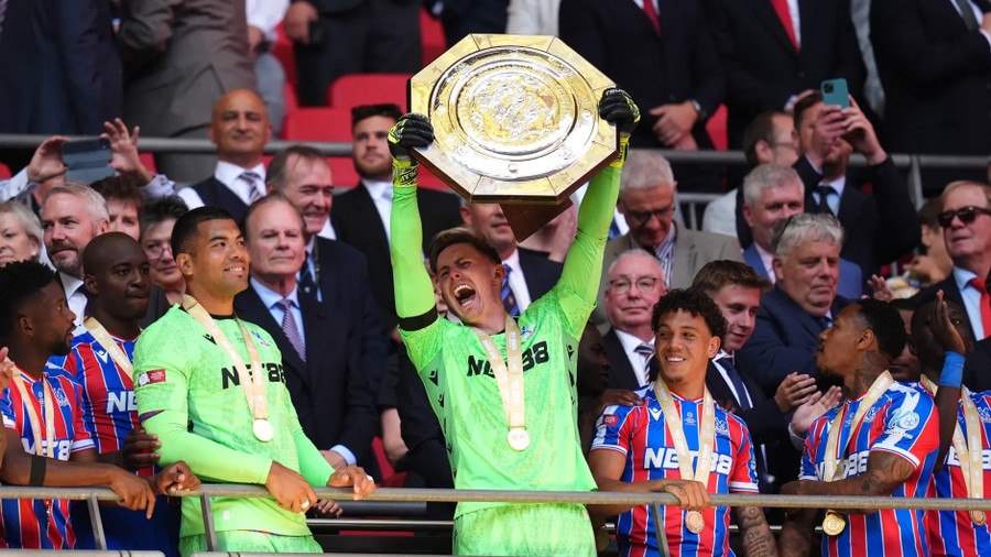 "Bí kíp’ của thủ thành Henderson giúp Crystal Palace giành Siêu cúp Anh