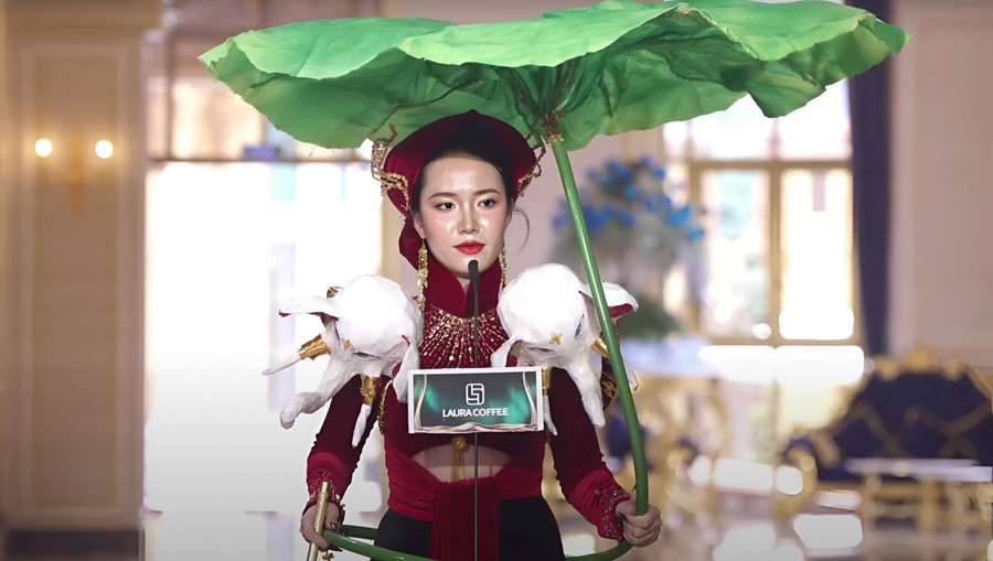 Thí sinh lái mô tô, cưỡi voi, mang xe bún riêu đến Miss Grand Vietnam 2025