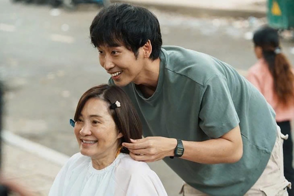 "Mang mẹ đi bỏ" tiếp tục dẫn đầu phòng vé, "Chốt đơn!" có nguy cơ lỗ nặng