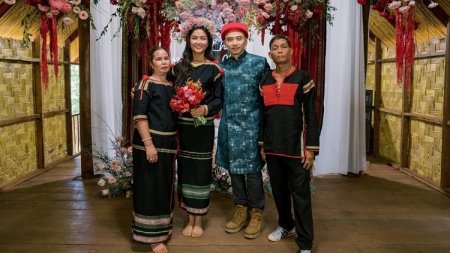 Hoa hậu H'Hen Niê 'xả kho' loạt ảnh ăn hỏi chưa từng công bố