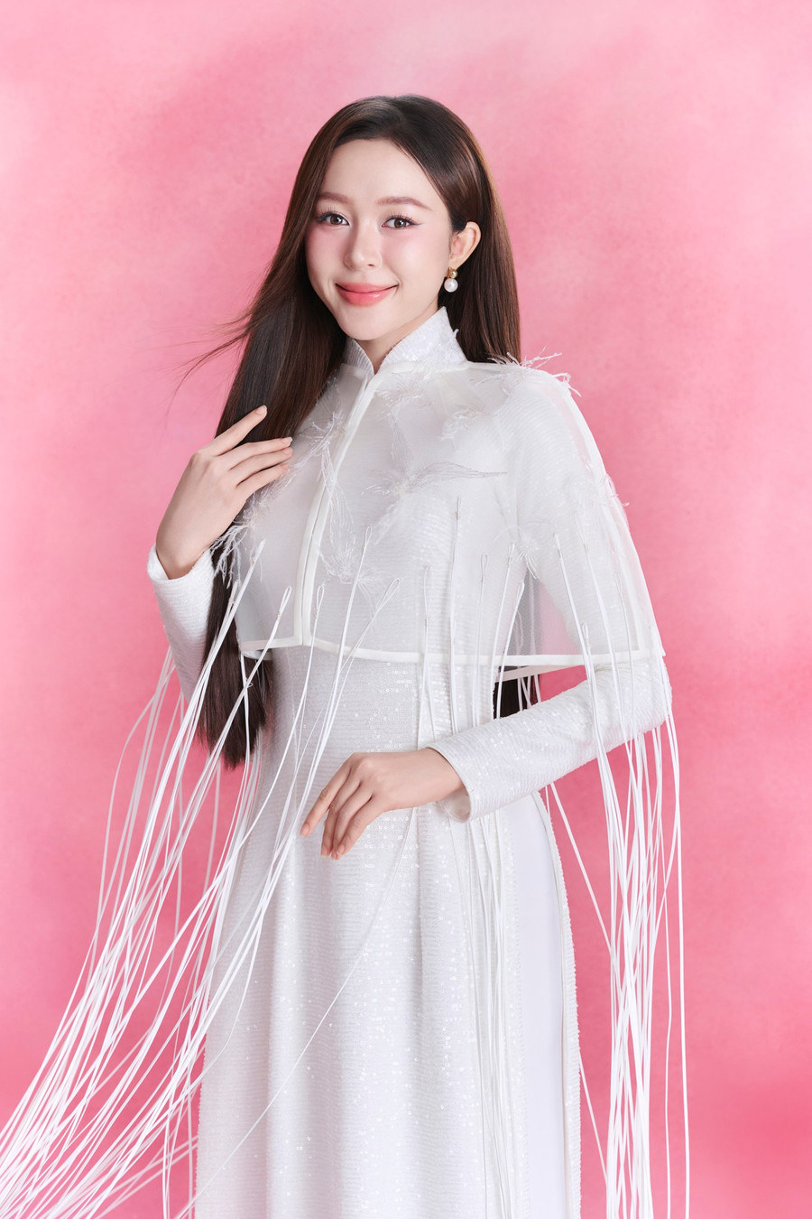 Kiều Duy nền nã diện áo dài trong bộ hình đầu tiên gửi đến Miss International