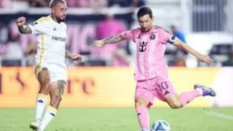 Messi lập thêm kỷ lục ấn tượng