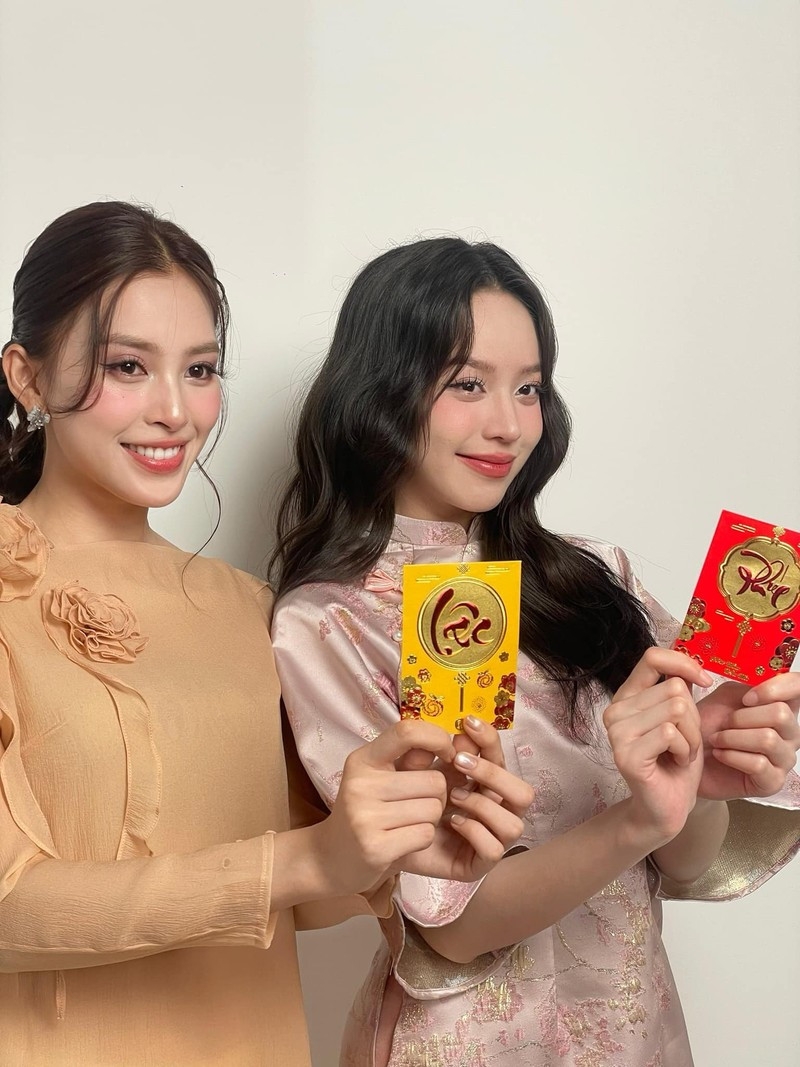 Hoa hậu Thanh Thủy, Tiểu Vy đẹp 'bất phân thắng bại' với áo dài truyền thống