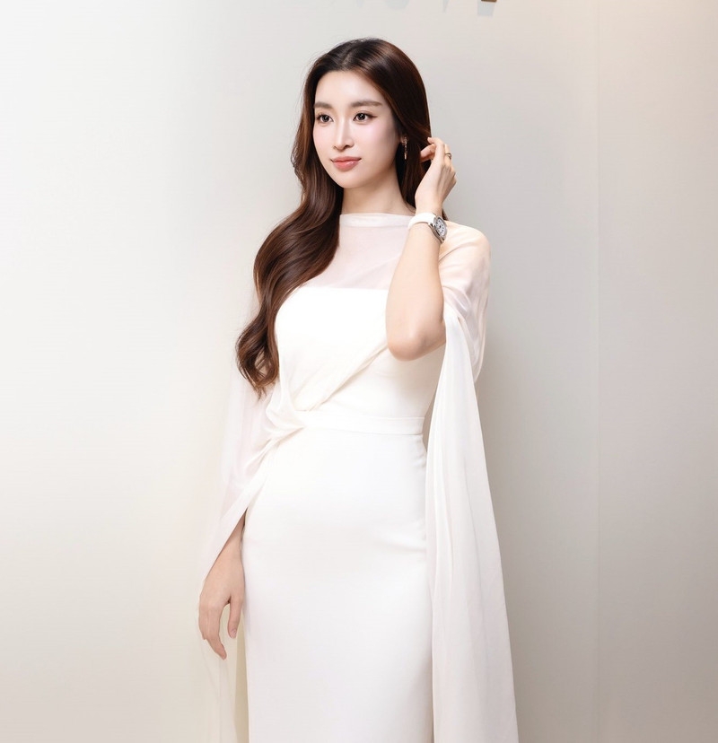 Đỗ Mỹ Linh đọ sắc cùng dàn mỹ nhân, thần thái phu nhân hào môn liền gây sốt