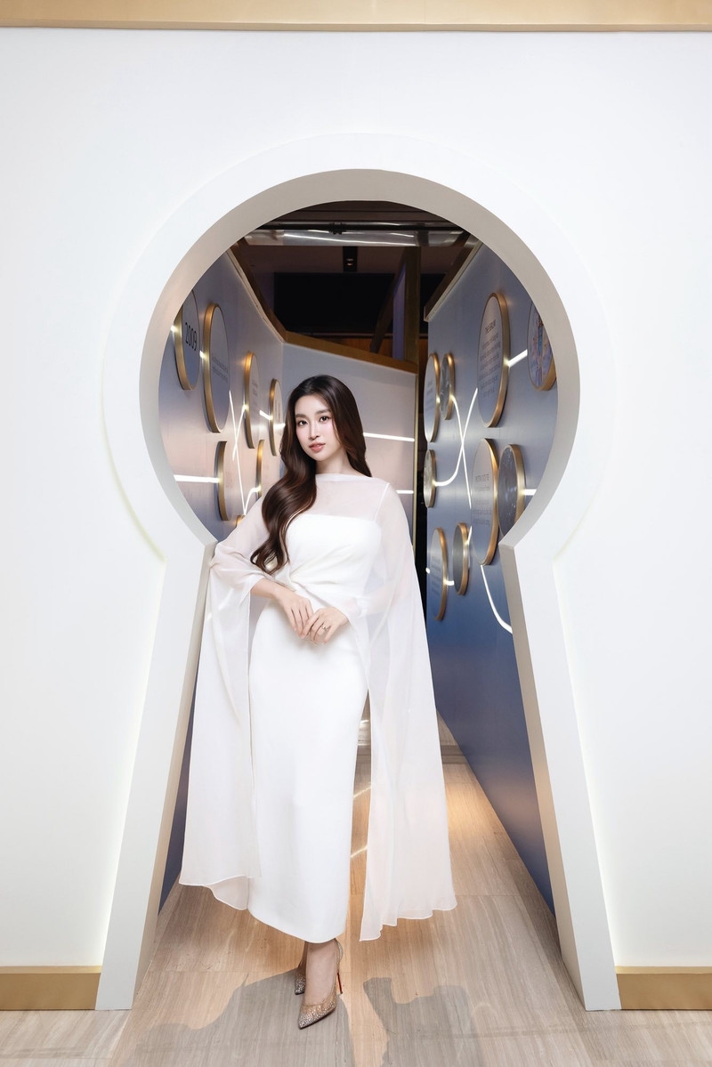 Đỗ Mỹ Linh đọ sắc cùng dàn mỹ nhân, thần thái phu nhân hào môn liền gây sốt