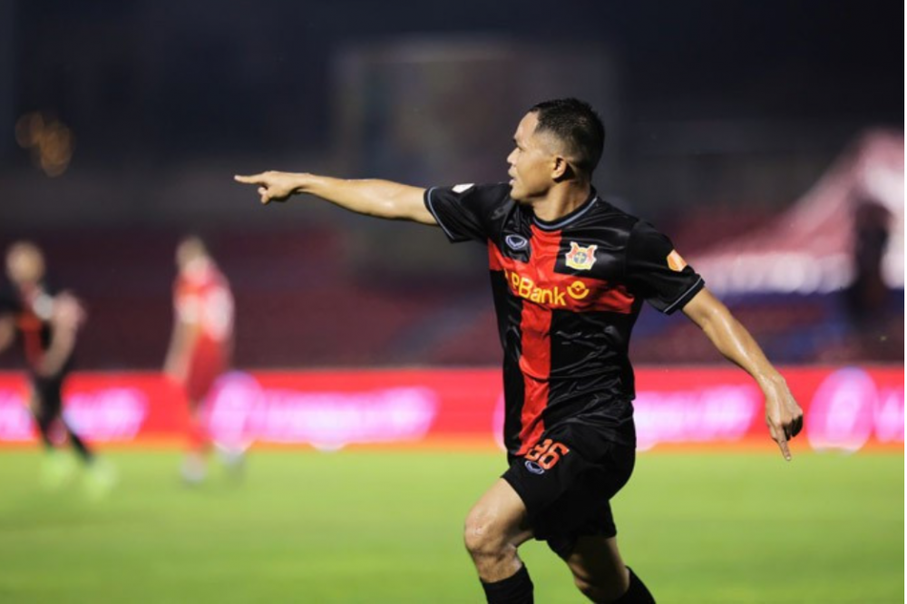 Dụng Quang Nho nghỉ thi đấu dài hạn