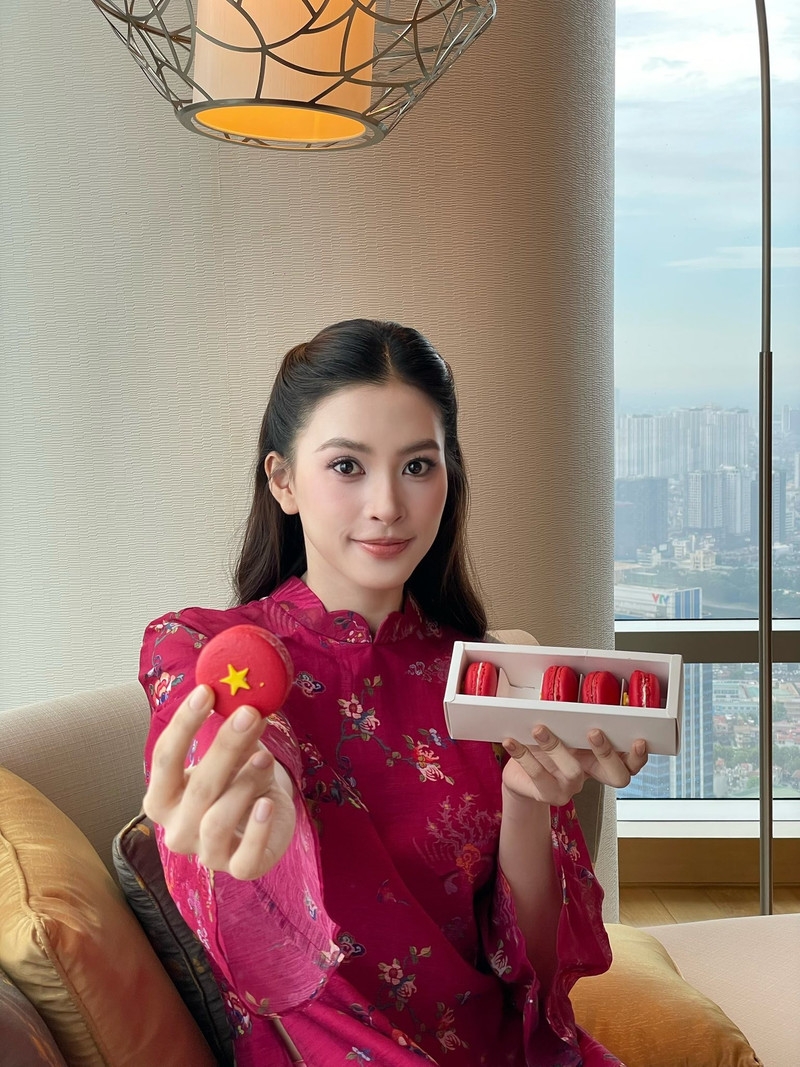 Hoa hậu Tiểu Vy, Thanh Thủy ghi điểm với hành động nhỏ mừng đại lễ A80