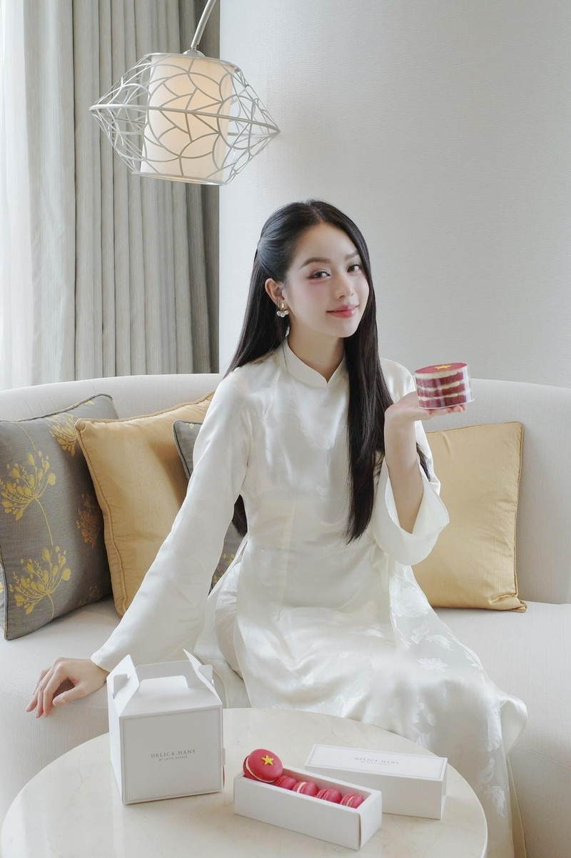 Hoa hậu Tiểu Vy, Thanh Thủy ghi điểm với hành động nhỏ mừng đại lễ A80