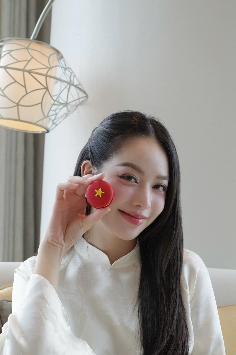 Hoa hậu Tiểu Vy, Thanh Thủy ghi điểm với hành động nhỏ mừng đại lễ A80