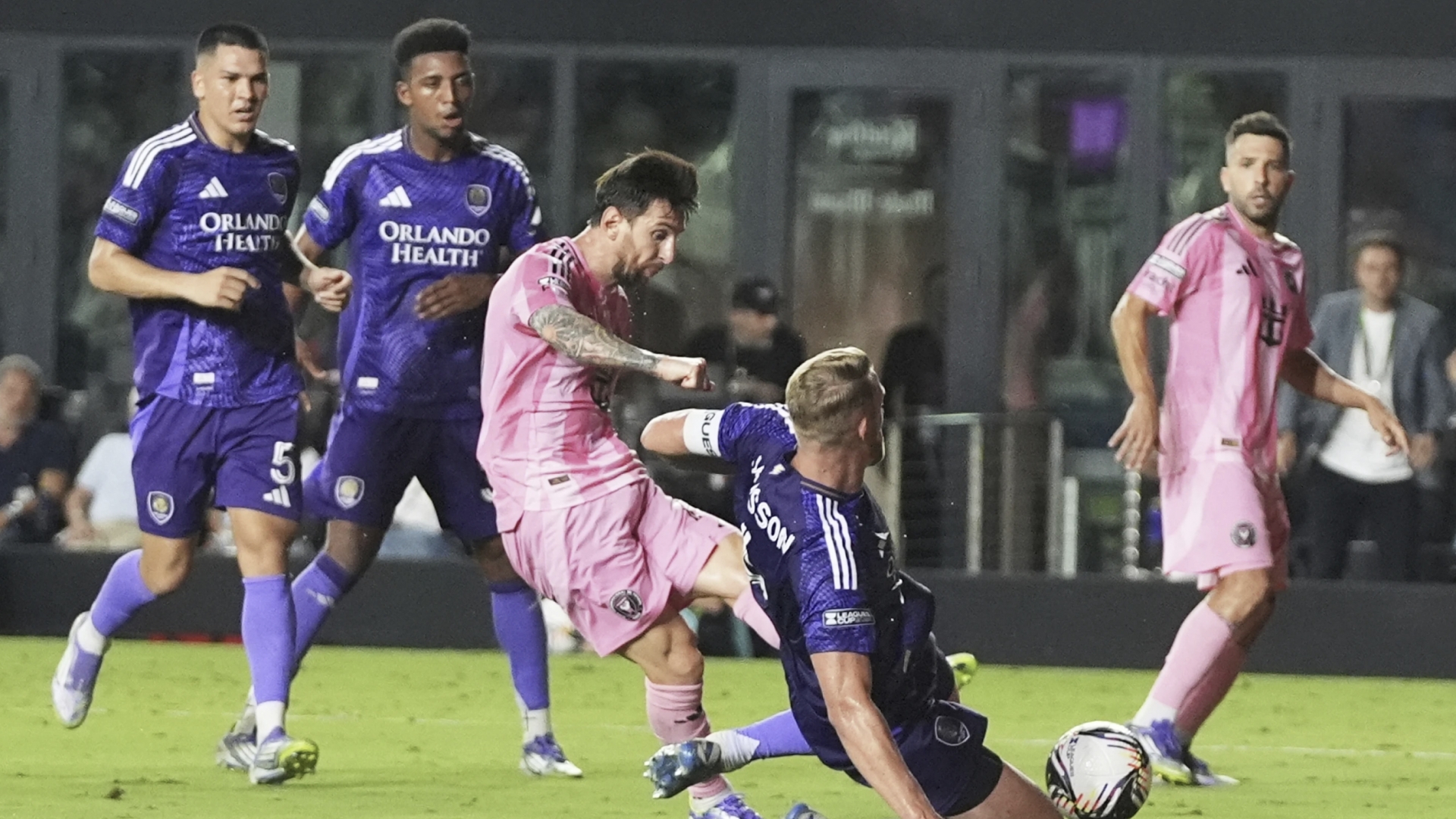 Messi lập cú đúp đưa Inter Miami vào chung kết Leagues Cup 2025