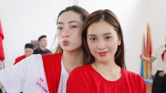 Hoa hậu Tiểu Vy "vô cùng vinh dự" tham gia diễu hành mừng đại lễ