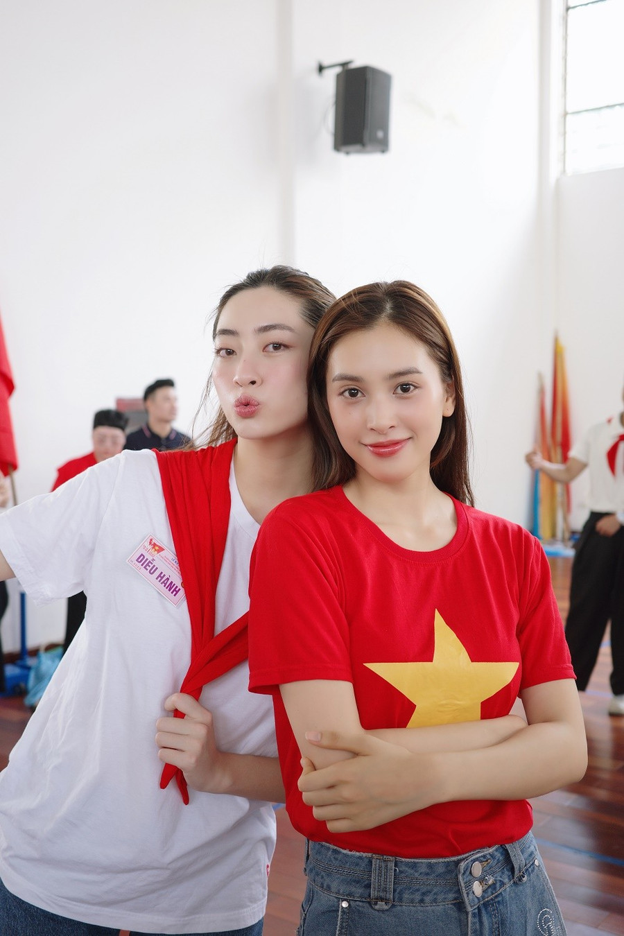 Hoa hậu Tiểu Vy "vô cùng vinh dự" tham gia diễu hành mừng đại lễ