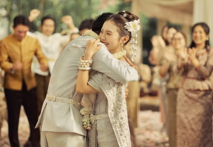 Phương Mỹ Chi trở lại với tình yêu và văn hóa Khmer