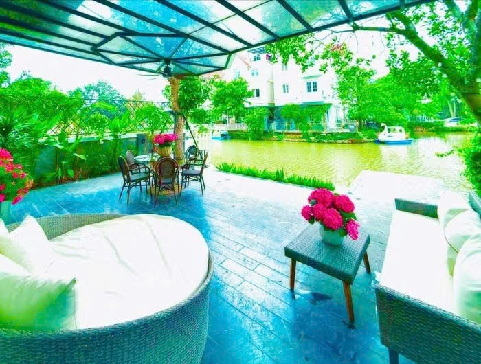 Biệt thự sang trọng 60 tỷ đồng của "nữ diễn viên giàu nhất miền Bắc" Lã Thanh Huyền