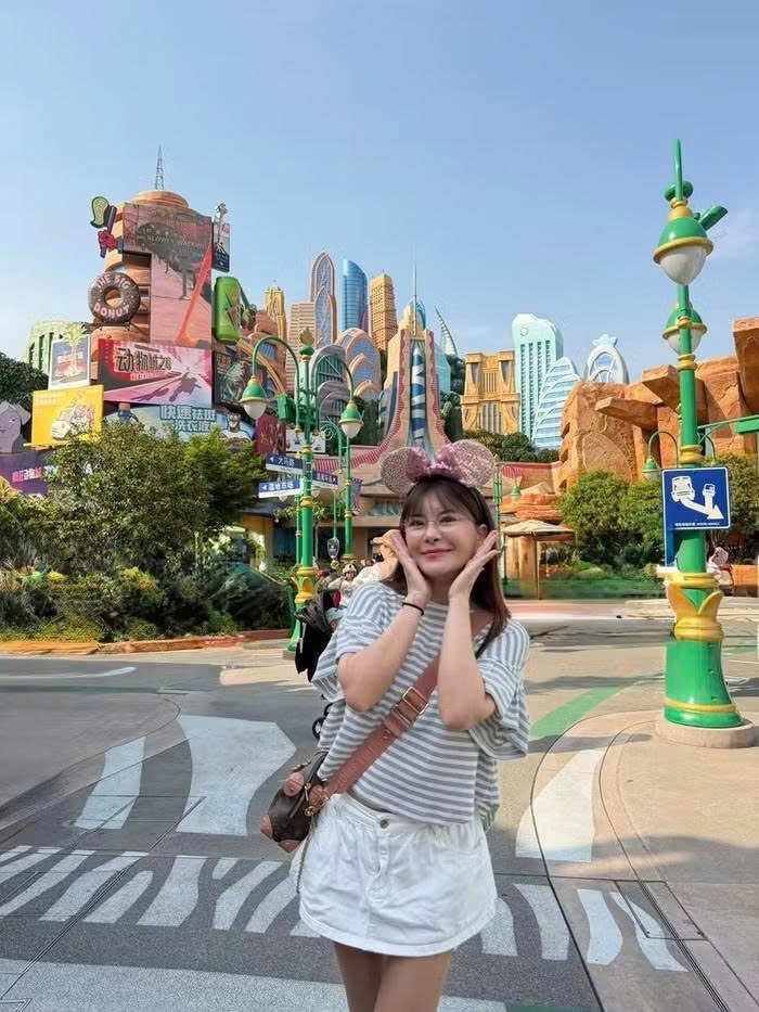 Nhan sắc cuốn hút của "ác nữ" màn ảnh Việt Kim Oanh sau gần 1 năm trùng tu