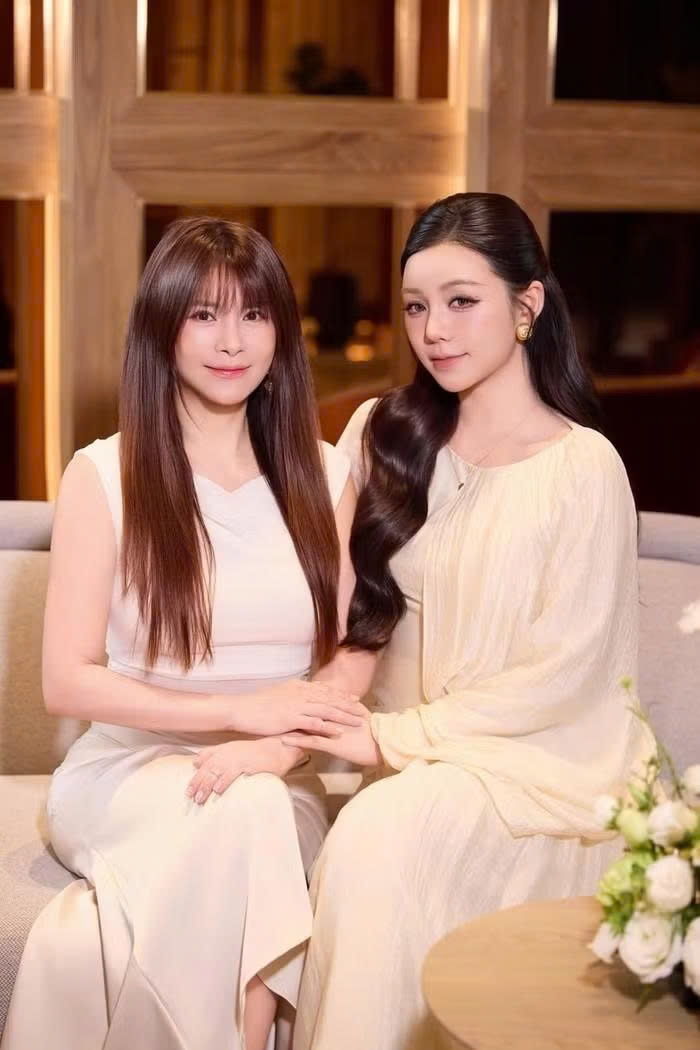Nhan sắc cuốn hút của "ác nữ" màn ảnh Việt Kim Oanh sau gần 1 năm trùng tu
