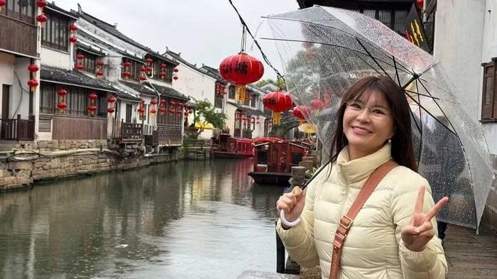 Nhan sắc cuốn hút của "ác nữ" màn ảnh Việt Kim Oanh sau gần 1 năm trùng tu