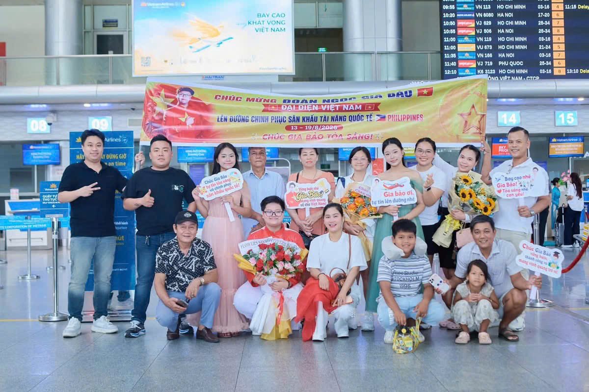 Đoàn Ngọc Gia Bảo nhận sash Việt Nam tại Little Mister Universe 2026