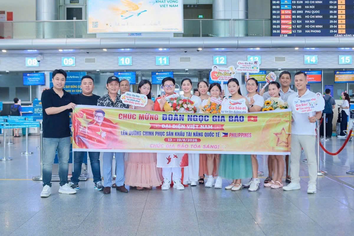 Đoàn Ngọc Gia Bảo nhận sash Việt Nam tại Little Mister Universe 2026