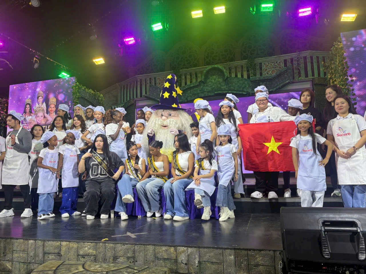 Đoàn Ngọc Gia Bảo nhận sash Việt Nam tại Little Mister Universe 2026