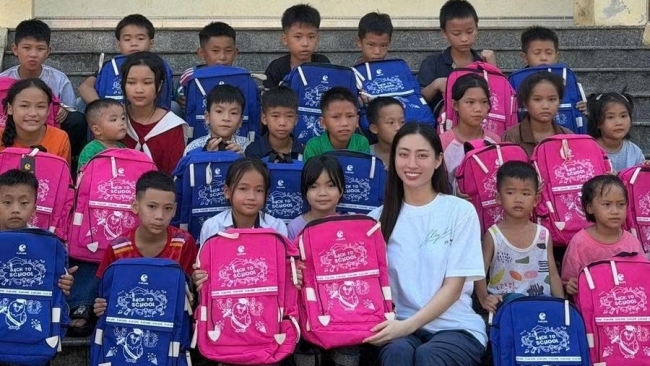Mừng sinh nhật tuổi 26, Hoa hậu Lương Thùy Linh về quê làm điều đặc biệt