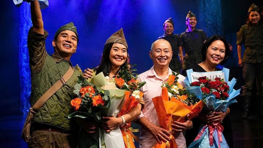 Nhạc sĩ An Hiếu và cuộc thử sức viết 10 ca khúc cho vở nhạc kịch “Tuổi thơ dữ dội” Nhạc sĩ An Hiếu và cuộc thử sức viết 10 ca khúc cho vở nhạc kịch “Tuổi thơ dữ dội”