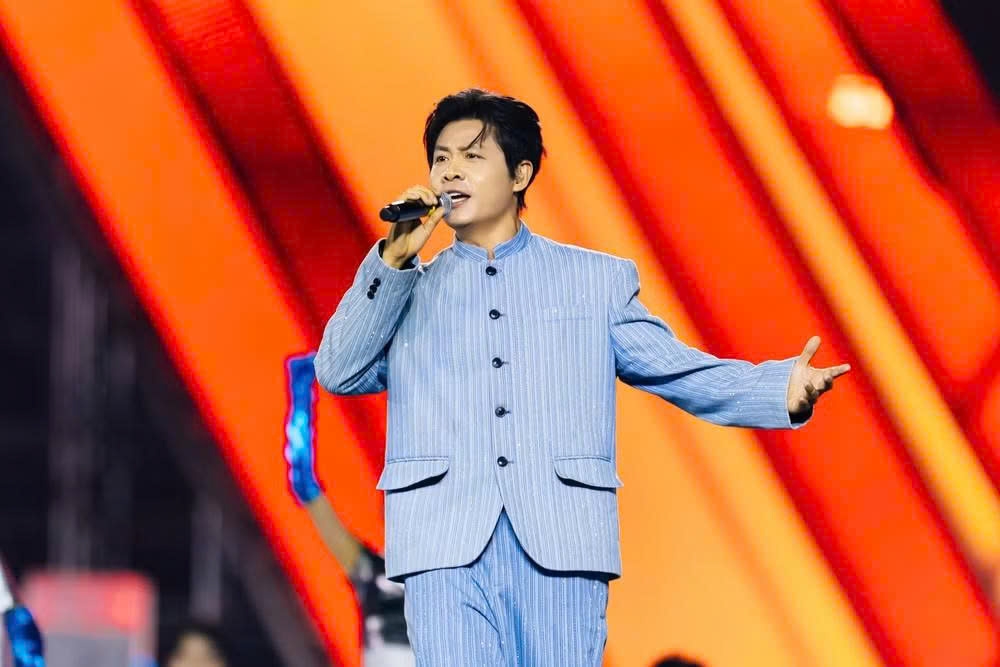Sự xuất hiện đầy bất ngờ của nhạc sĩ Nguyễn Văn Chung và ca sĩ Tùng Dương tại "Tổ quốc trong tim"