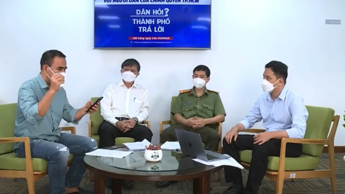 Quyền Linh gặp sự cố ngoài sức tưởng tượng trên sóng livestream, dân tình 'vừa cười vừa thương'