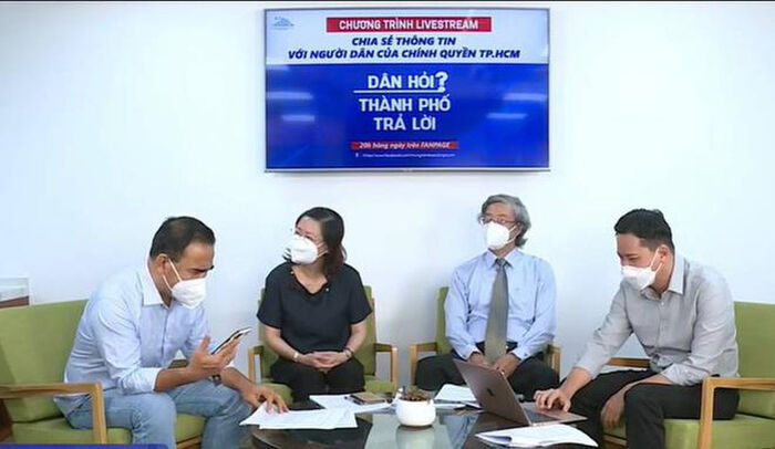 Quyền Linh gặp sự cố ngoài sức tưởng tượng trên sóng livestream, dân tình 'vừa cười vừa thương'