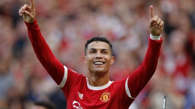 Ronaldo lập cú đúp ngày ra mắt, MU thắng tưng bừng lên đỉnh Ngoại hạng Anh