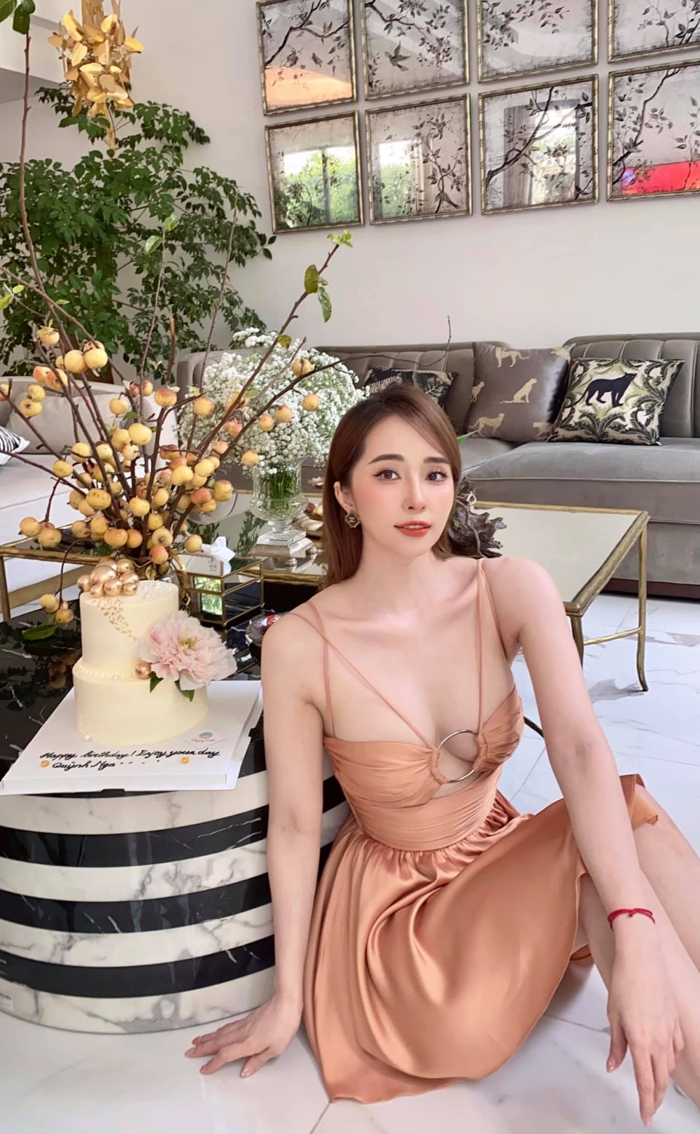 Tin hot giải trí ngày 12/9: Quỳnh Anh Shyn khoe style color block Tin hot giải trí ngày 12/9: Quỳnh Anh Shyn khoe style color block
