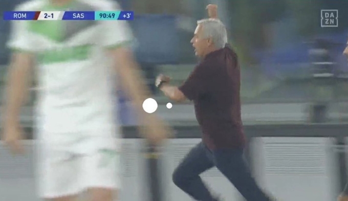 Kết quả Roma 2-1 Sassuolo: Trận 1.000 nghẹt thở của Mourinho