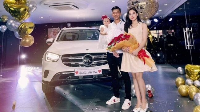 Phan Văn Đức mua xe sang hơn 2 tỷ đồng tặng bà xã Nhật Linh