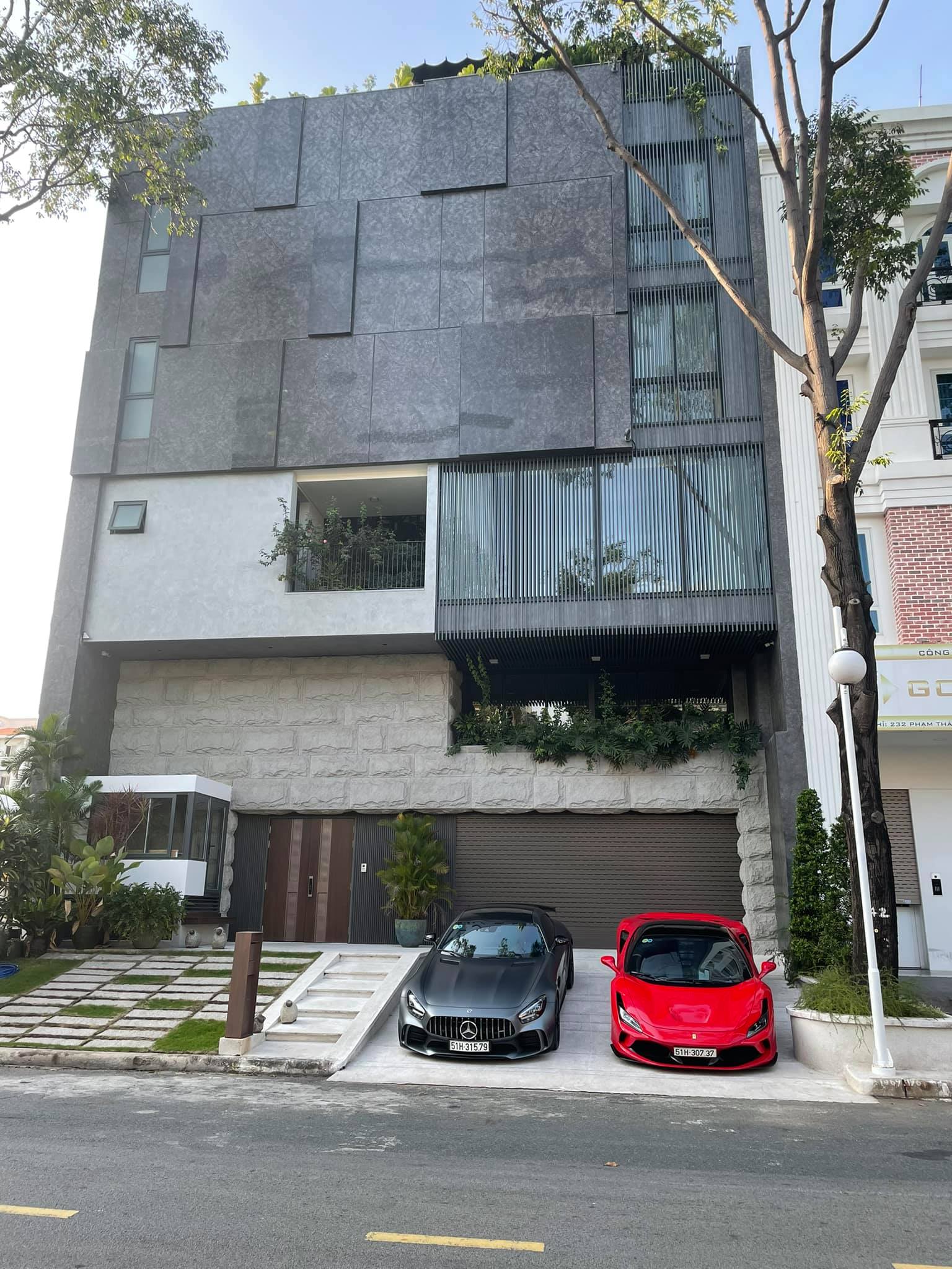 Cận cảnh biệt thự bề thế, sang trọng từng ngóc ngách của Cường Đô La - Đàm Thu Trang Cận cảnh biệt thự bề thế, sang trọng từng ngóc ngách của Cường Đô La - Đàm Thu Trang