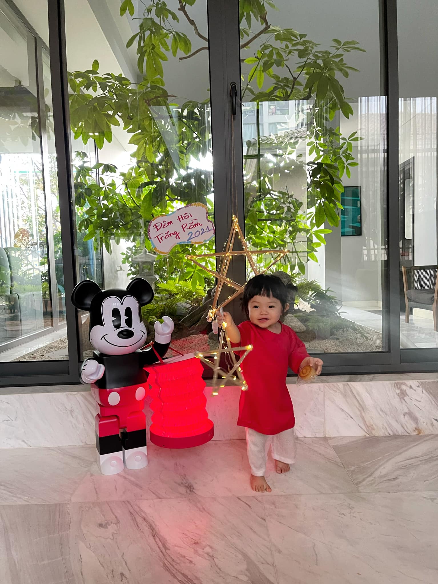 Cận cảnh biệt thự bề thế, sang trọng từng ngóc ngách của Cường Đô La - Đàm Thu Trang Cận cảnh biệt thự bề thế, sang trọng từng ngóc ngách của Cường Đô La - Đàm Thu Trang