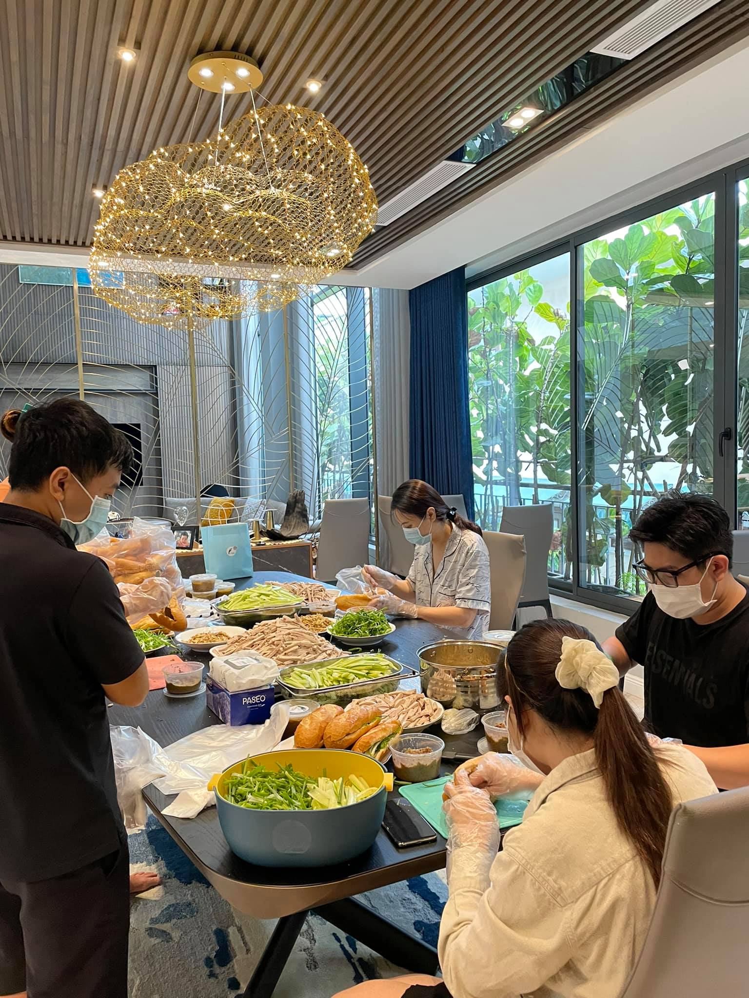 Cận cảnh biệt thự bề thế, sang trọng từng ngóc ngách của Cường Đô La - Đàm Thu Trang Cận cảnh biệt thự bề thế, sang trọng từng ngóc ngách của Cường Đô La - Đàm Thu Trang