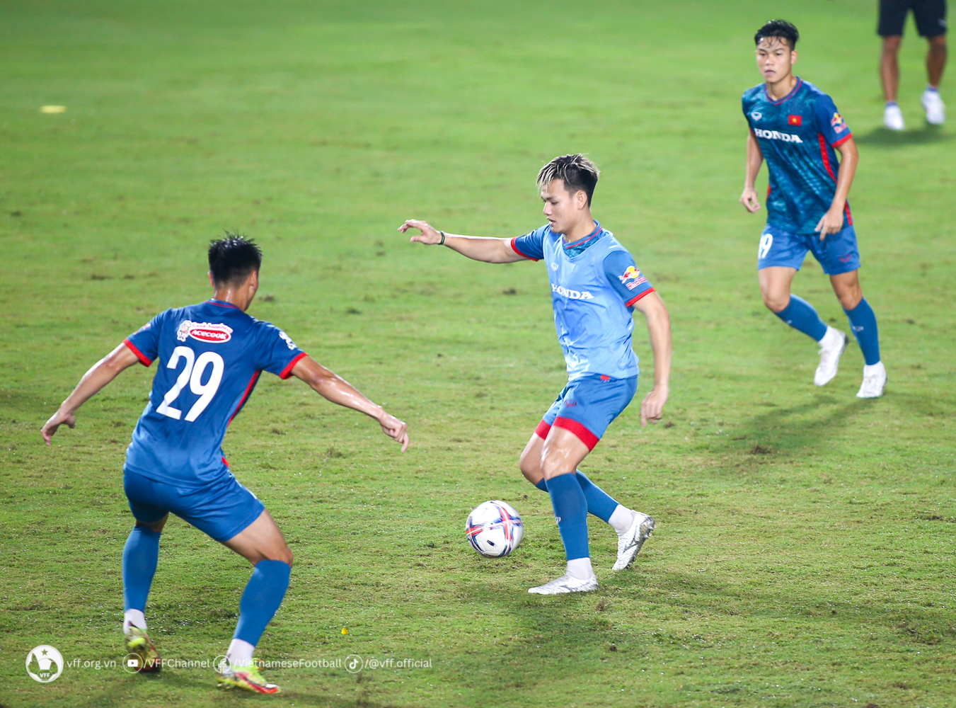 Chưa bình phục chấn thương, Văn Hậu chia tay đội tuyển Việt Nam