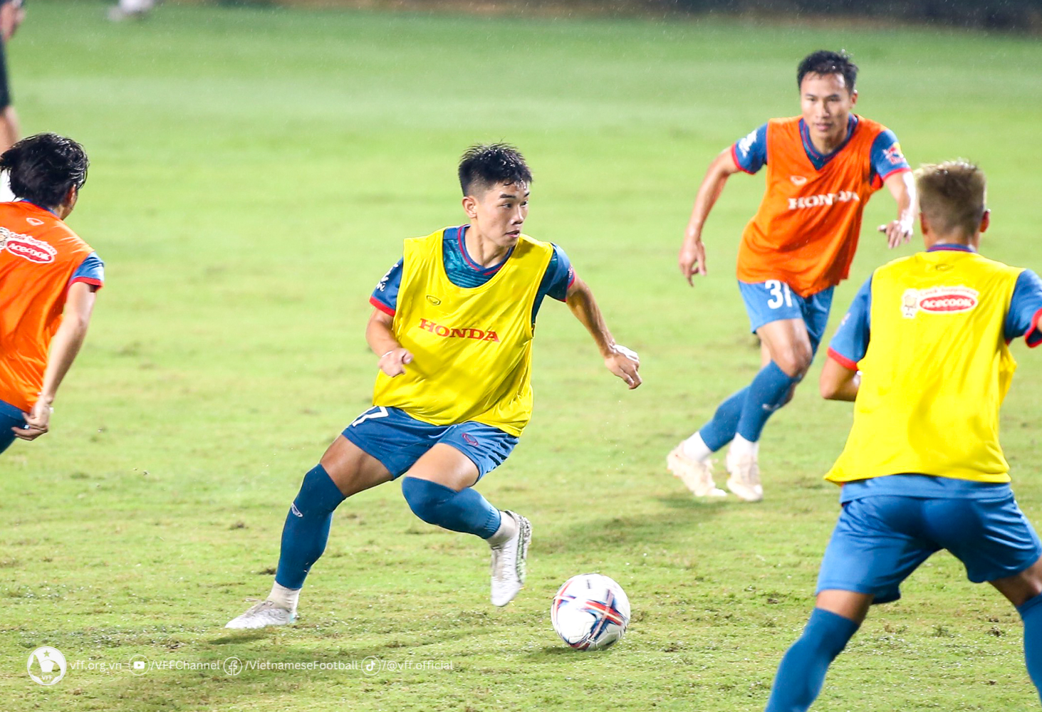 Chưa bình phục chấn thương, Văn Hậu chia tay đội tuyển Việt Nam