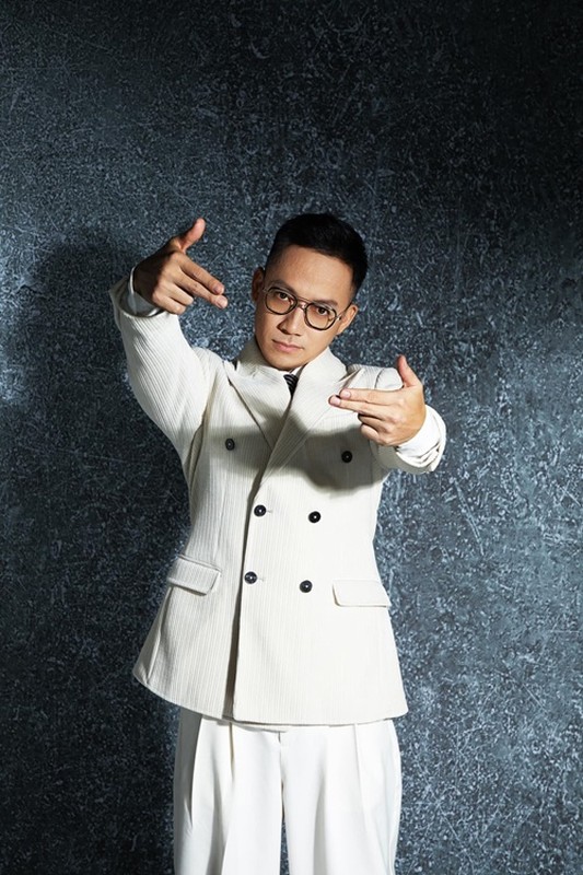 Rapper Đinh Tiến Đạt ngày càng trẻ sau khi lấy vợ kém 10 tuổi