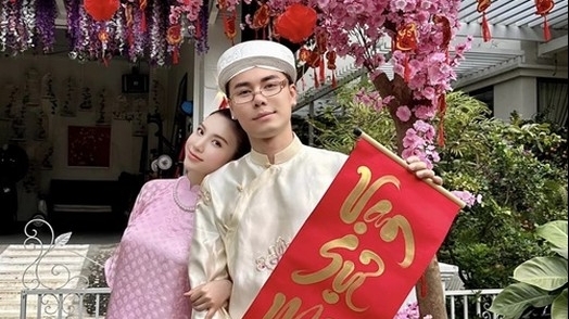 Vóc dáng sau sinh đôi của “chị đẹp” Hạnh Sino