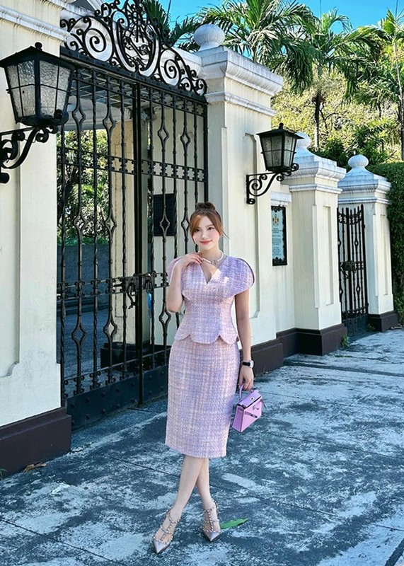 Vóc dáng sau sinh đôi của “chị đẹp” Hạnh Sino