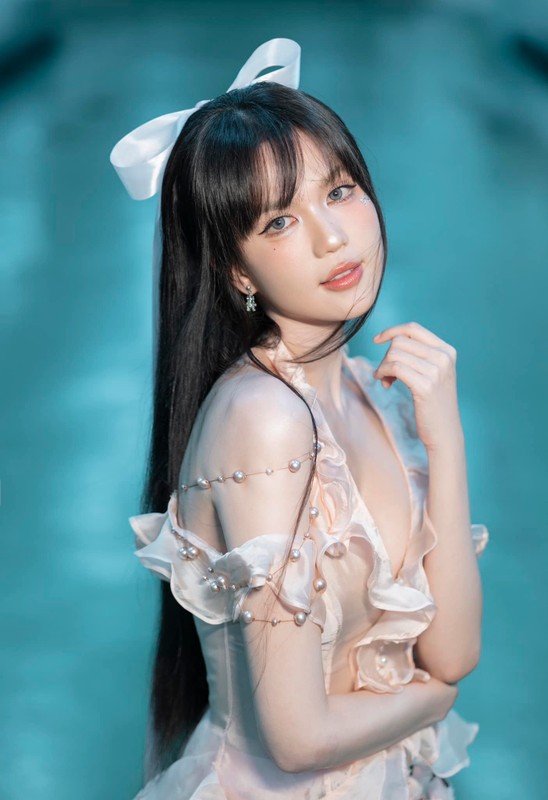 Ngọc Trinh ngày càng gợi cảm sau thời gian chuộng mốt gái ngoan Ngọc Trinh ngày càng gợi cảm sau thời gian chuộng mốt gái ngoan
