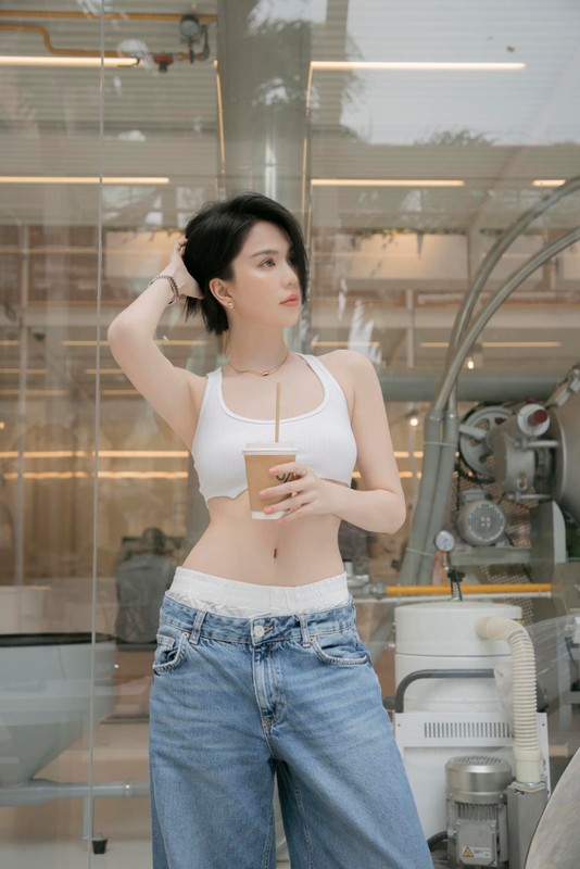 Ngọc Trinh ngày càng gợi cảm sau thời gian chuộng mốt gái ngoan Ngọc Trinh ngày càng gợi cảm sau thời gian chuộng mốt gái ngoan