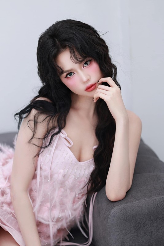 Ngọc Trinh ngày càng gợi cảm sau thời gian chuộng mốt gái ngoan Ngọc Trinh ngày càng gợi cảm sau thời gian chuộng mốt gái ngoan