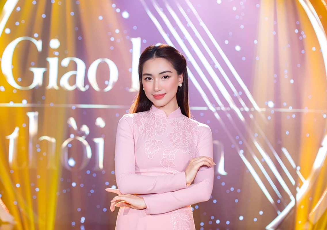 Hòa Minzy xin nhận nuôi bé gái mồ côi ở Làng Nủ Hòa Minzy xin nhận nuôi bé gái mồ côi ở Làng Nủ