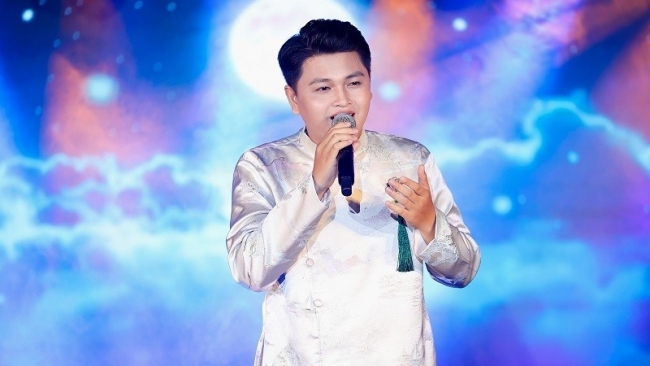 Vũ Minh Hiếu song ca cùng Thanh Thanh Hiền trong minishow đầu tiên