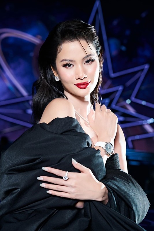 Hương Ly bức xúc trước tin đồn “cặp kè” Chủ tịch Miss Universe Vietnam