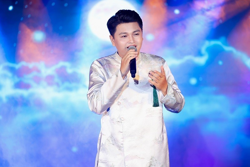 Vũ Minh Hiếu song ca cùng Thanh Thanh Hiền trong minishow đầu tiên