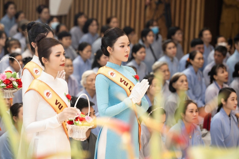 Hoa hậu Kiều Duy tri ân cha mẹ mùa Vu lan báo hiếu