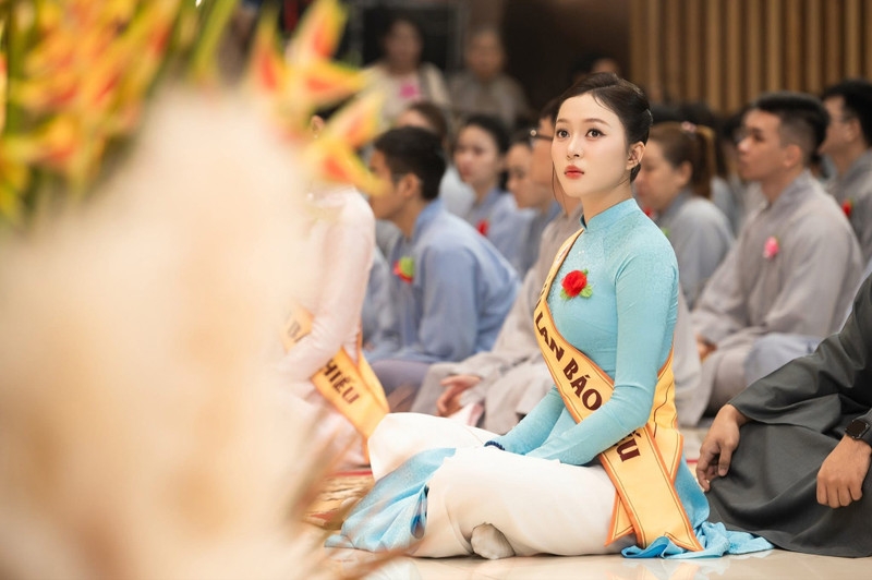 Hoa hậu Kiều Duy tri ân cha mẹ mùa Vu lan báo hiếu